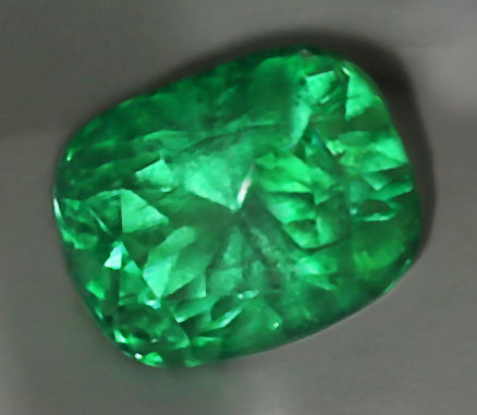 IGI Certified 7.45 ct. Colombian Emerald - Image 3 of 7