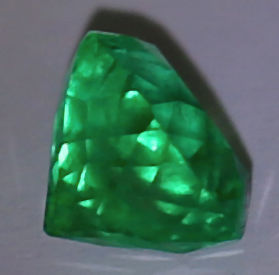 IGI Certified 7.45 ct. Colombian Emerald - Image 6 of 7