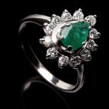 Carmoséring with 12 small diamonds and Emerald