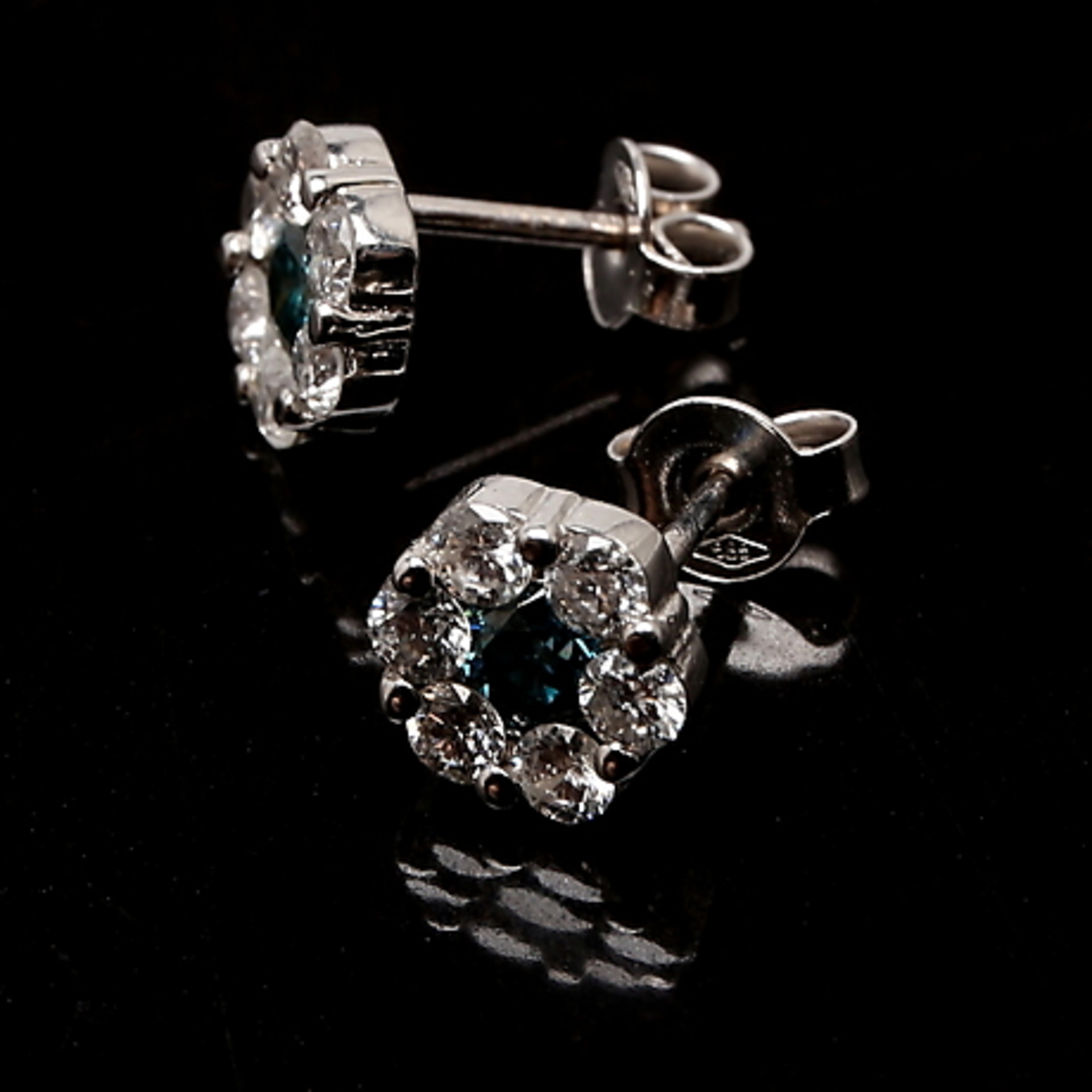 Earrings, with tow green blue diamonds and 12 white diamonds