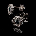 Earrings, with tow green blue diamonds and 12 white diamonds