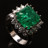 Ring in white gold, with Square cut emerald and diamonds