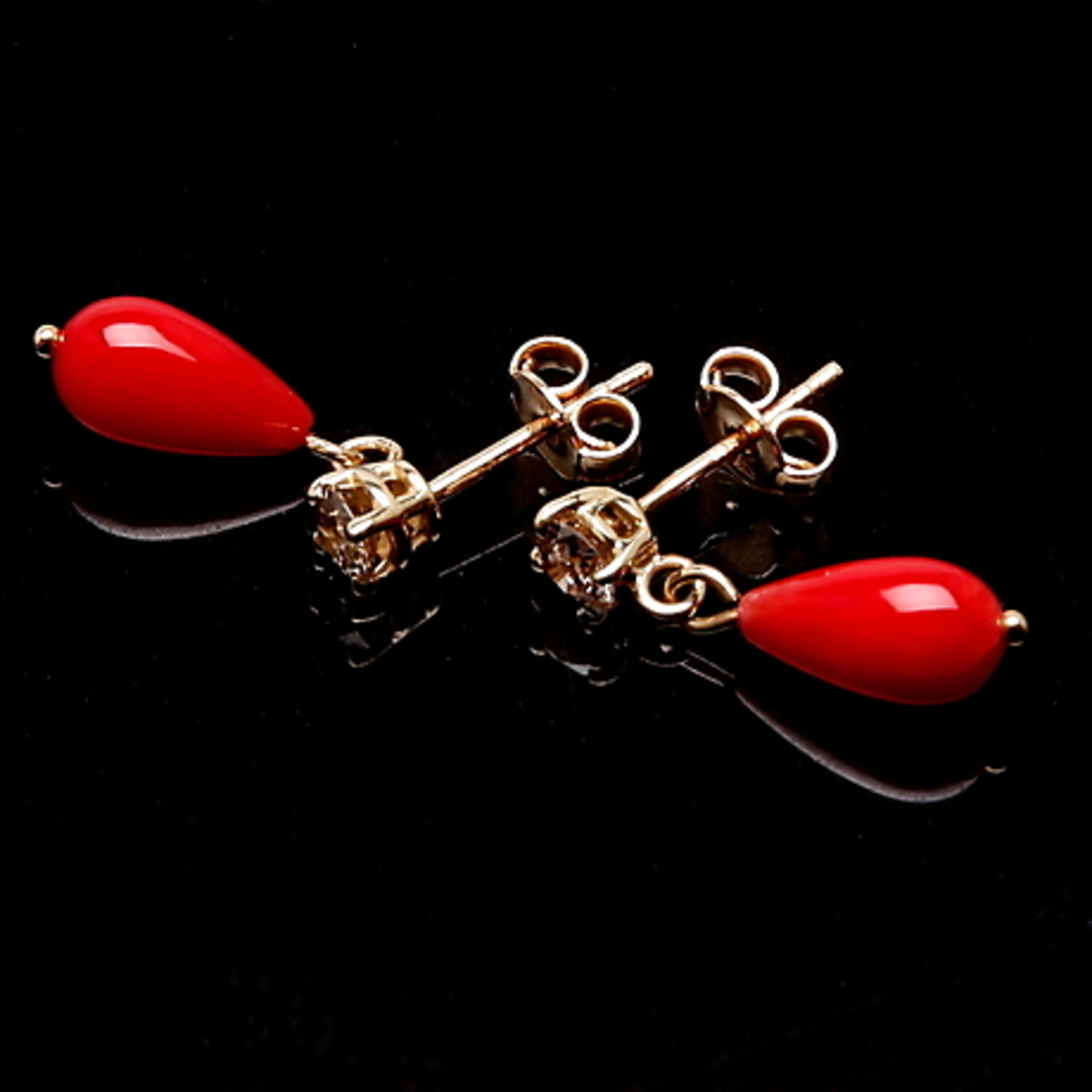 Earrings with Mediterranean corals and diamonds