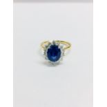 18ct Sapphire and diamnd cluster ring,9mmx7mm approximately 2.50ct Sapphire natural,0.30ct brilliant