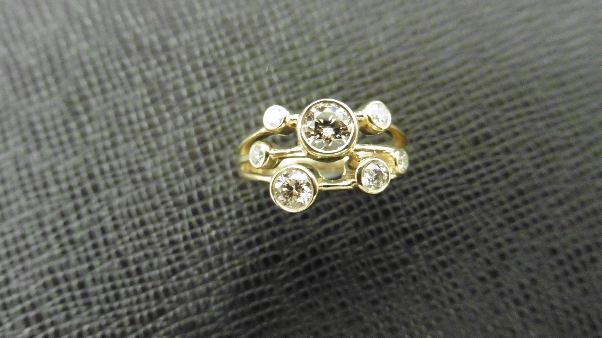 1.00ct 9ct yellow gold diamond dress ring, rain dance style. Set with 7 graduated brilliant cut - Image 4 of 4