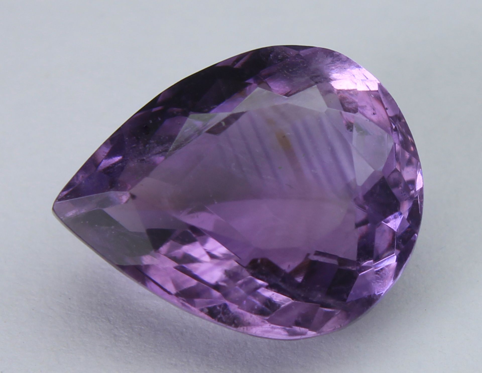 6.68 Ct Igi Certified Amethyst -Without Reserve - Image 2 of 8