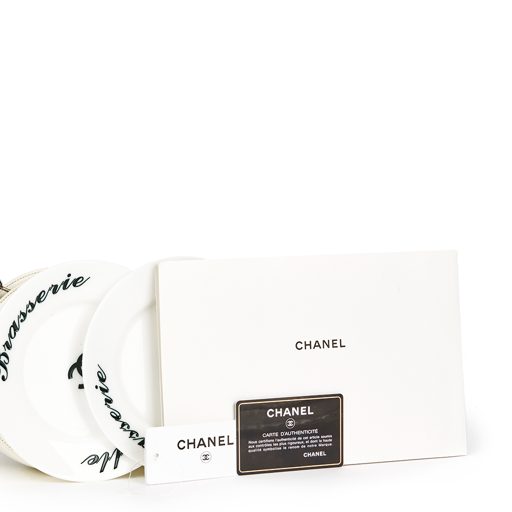 CHANEL White Calfskin Leather & Plexiglass Brasserie Gabrielle Plate Clutch Bag - Bild 9 aus 9