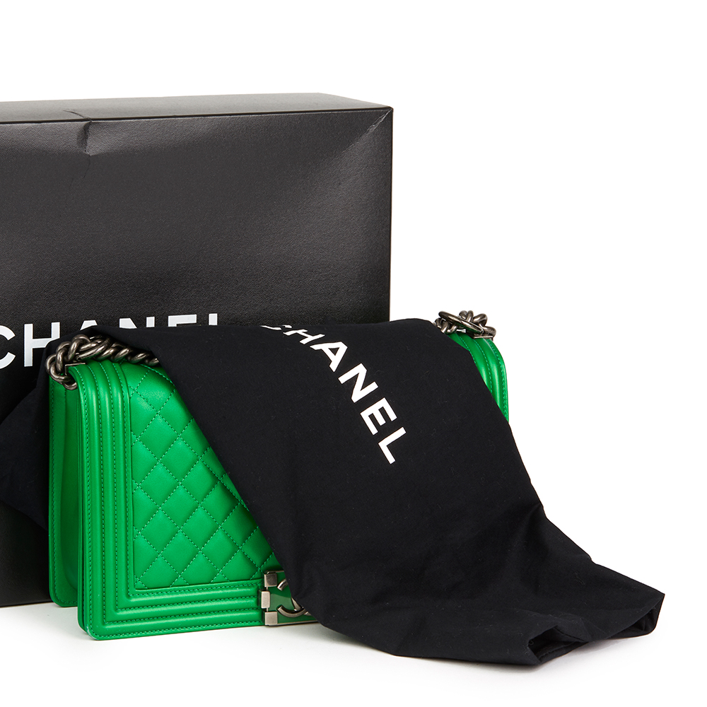 CHANEL Green Quilted Metallic Lambskin New Medium Le Boy - Bild 10 aus 12