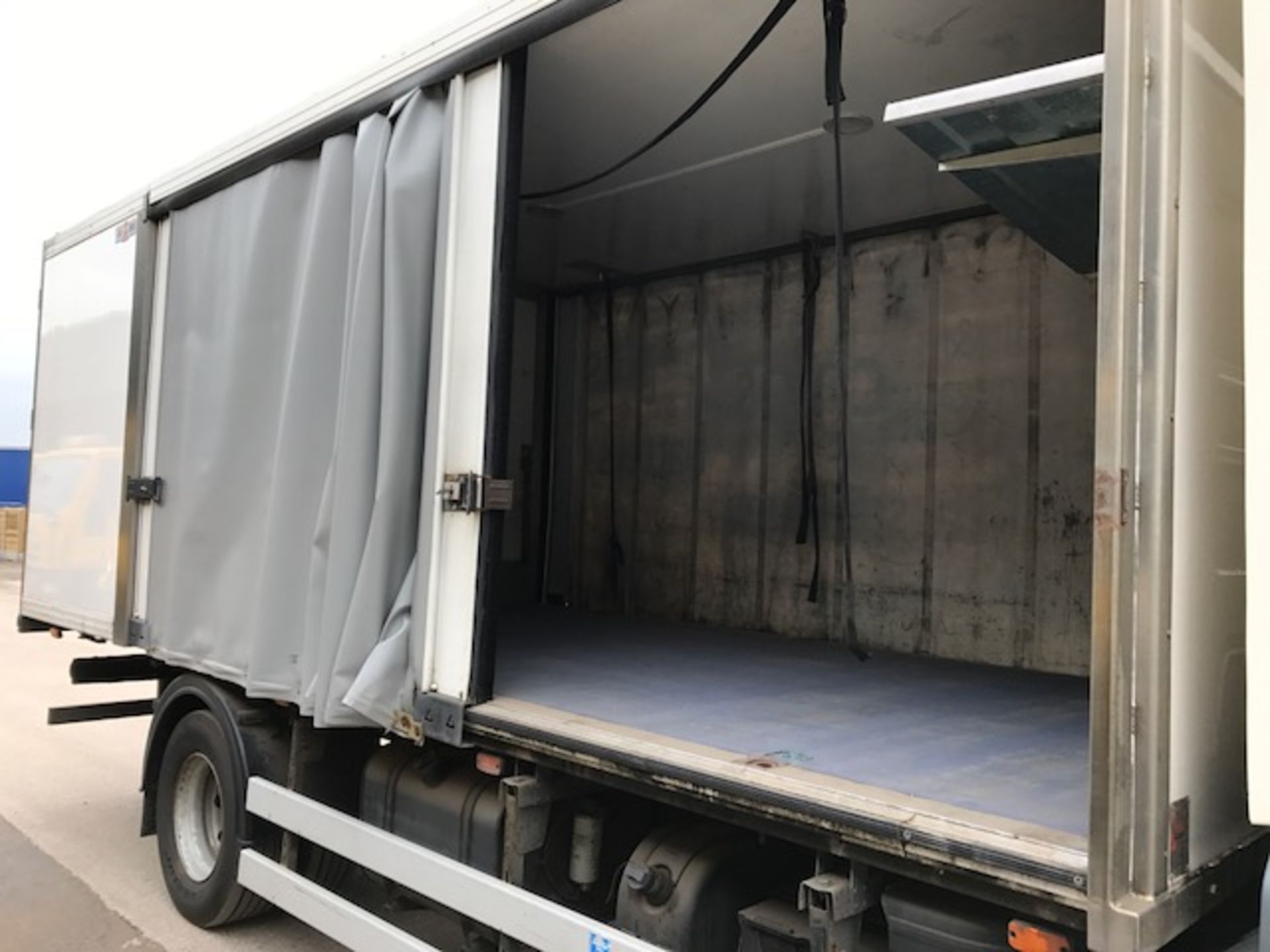 2009 DAF LF 55-220 Curtainside Fridge - Image 6 of 9