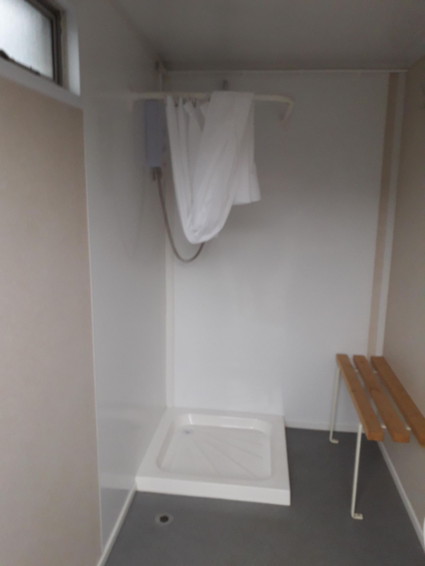 10ft x 8ft Double Shower Unit - Image 2 of 8