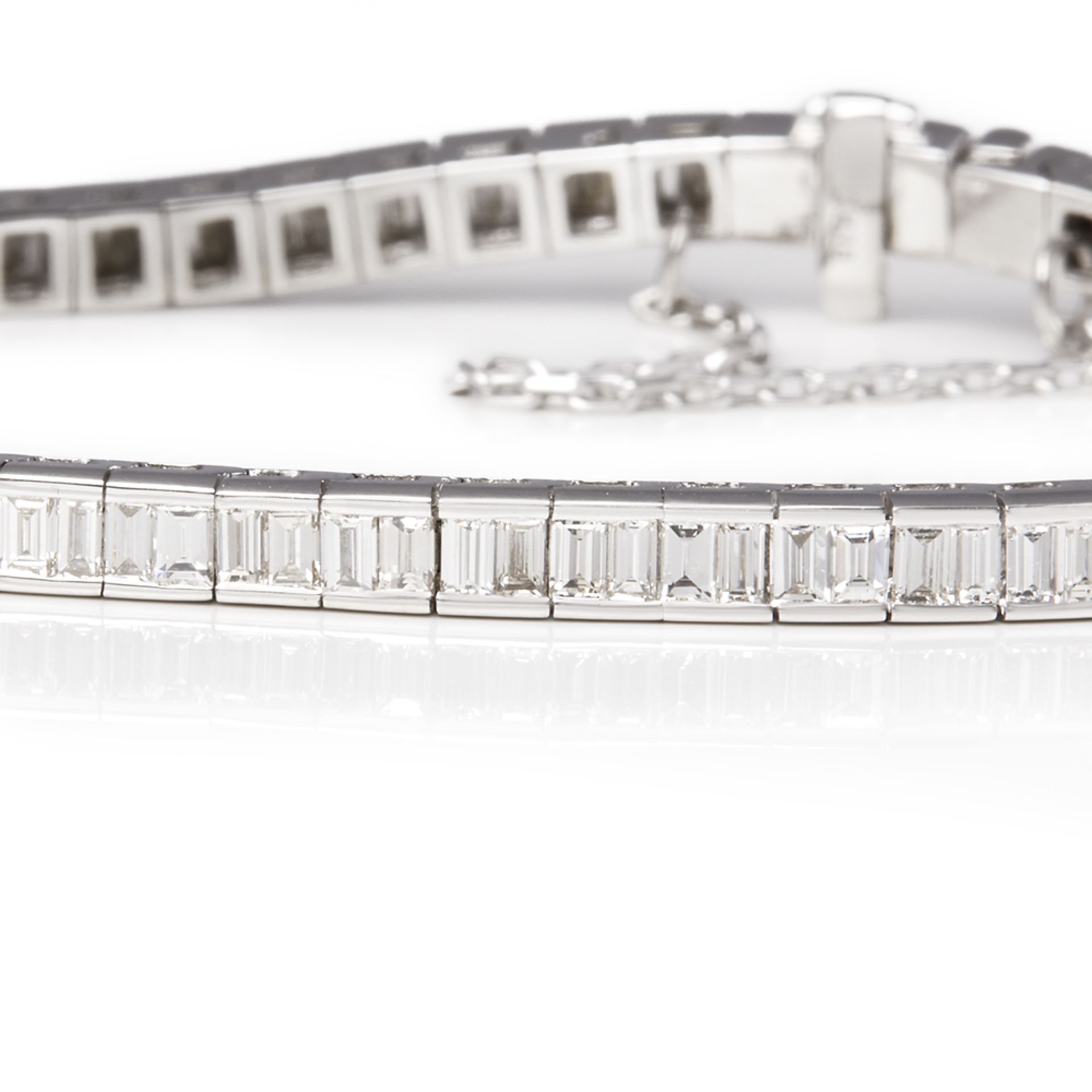 18k White Gold Emerald Cut Diamond Tennis Bracelet - Image 6 of 7