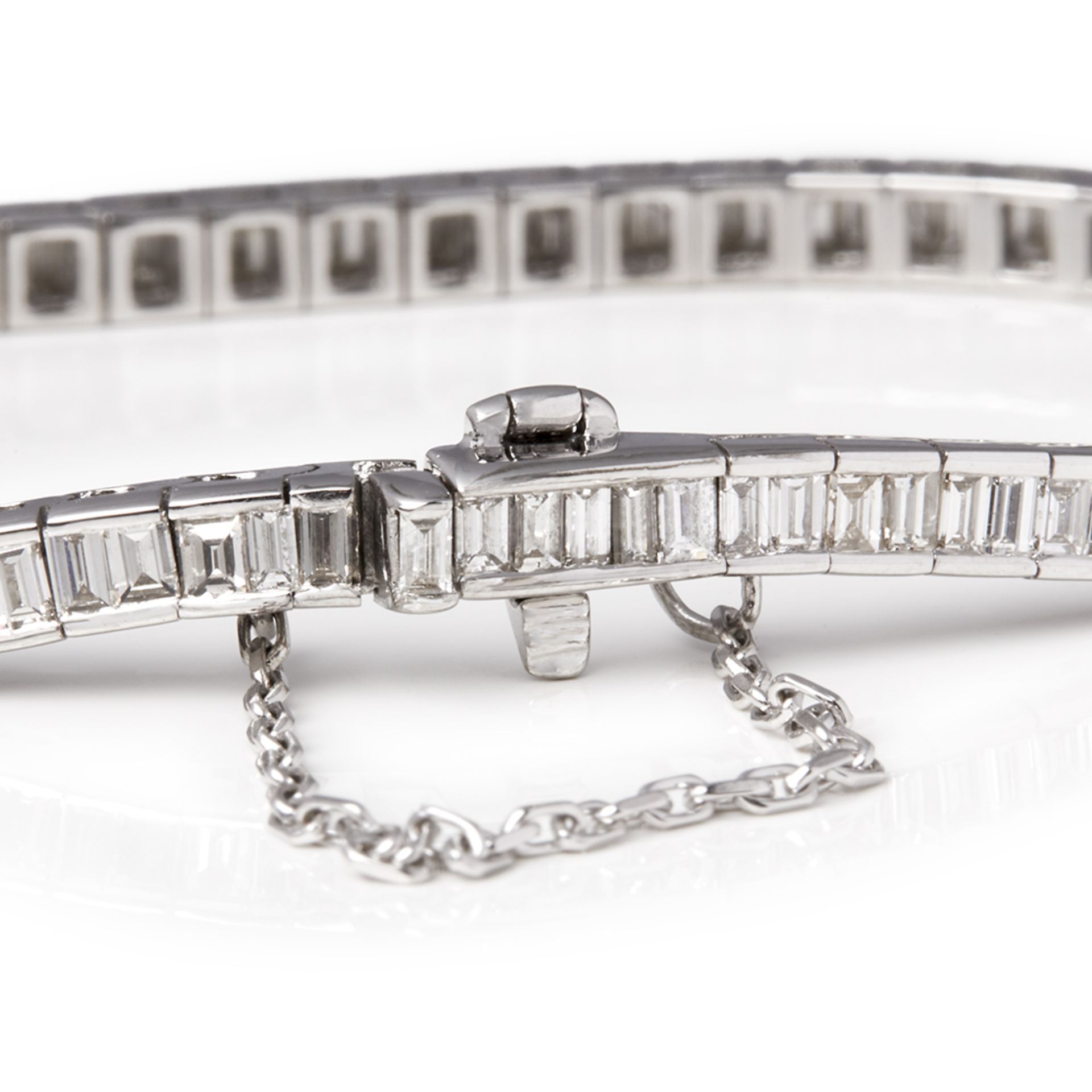 18k White Gold Emerald Cut Diamond Tennis Bracelet - Image 5 of 7