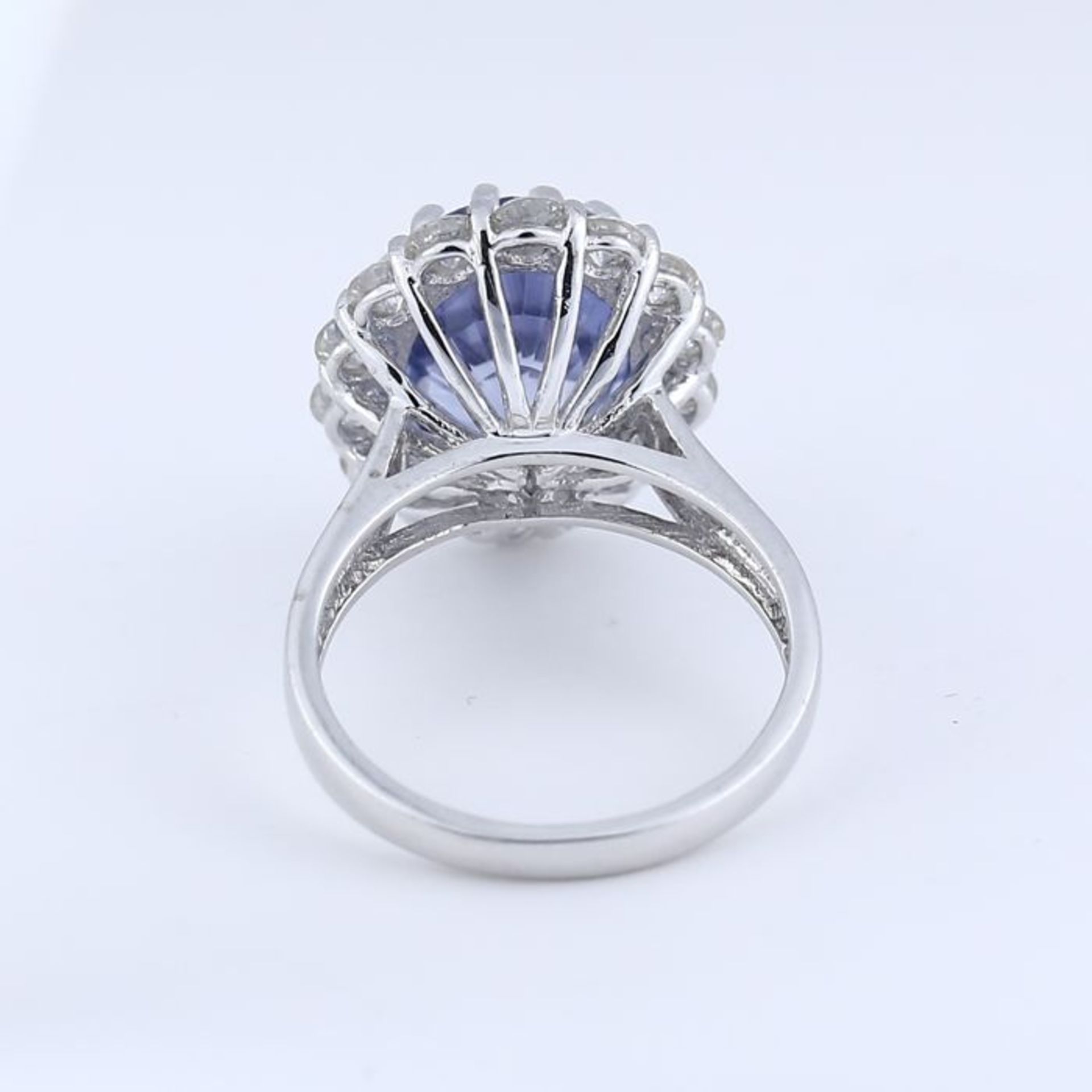 14 K / 585 White gold Designer Blue Sapphire (IGI Certified) & Diamond Ring - Image 13 of 13