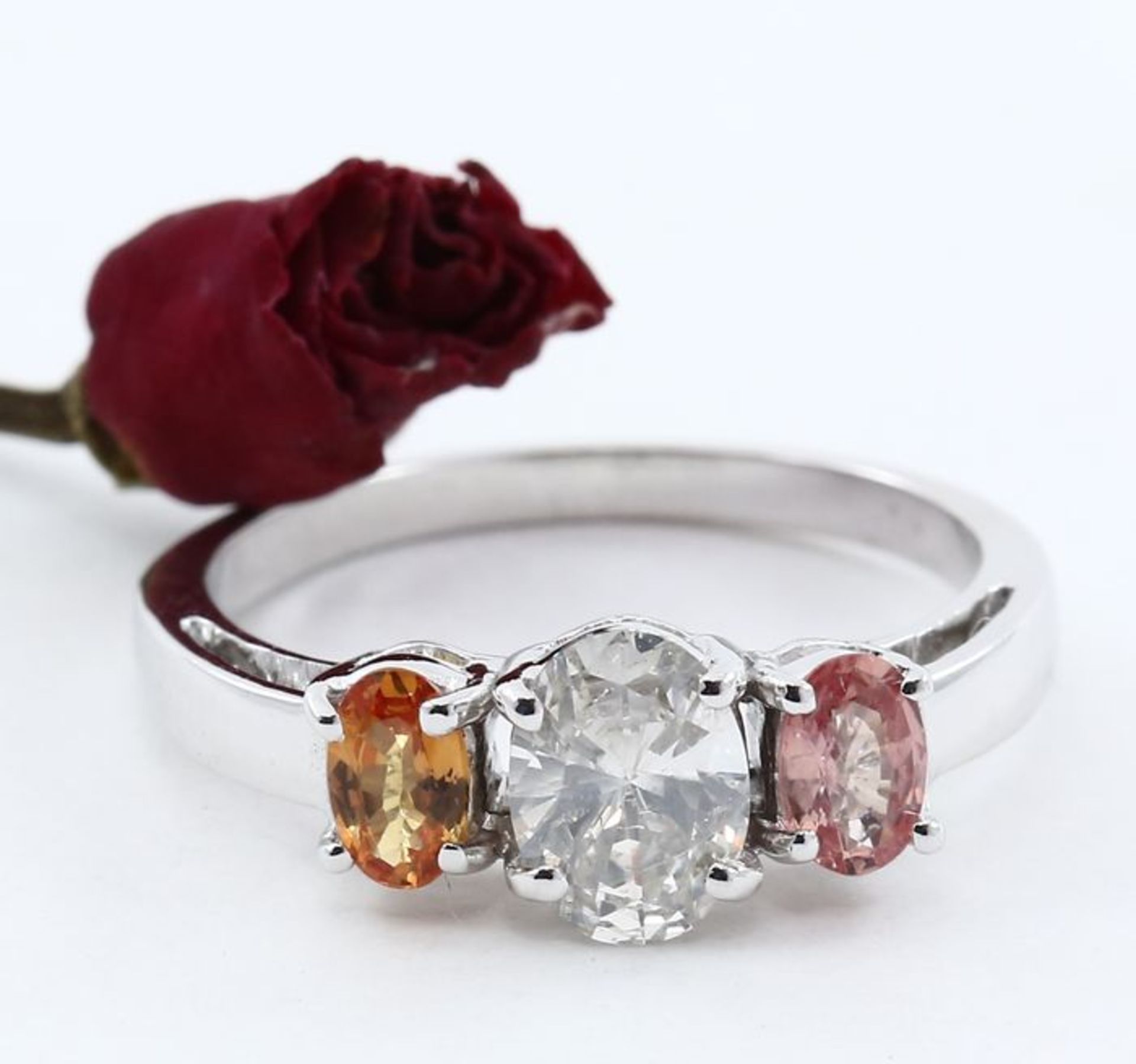 14 K / 585 White Gold Padparadscha Sapphire (IGI Certified) & Diamond Ring