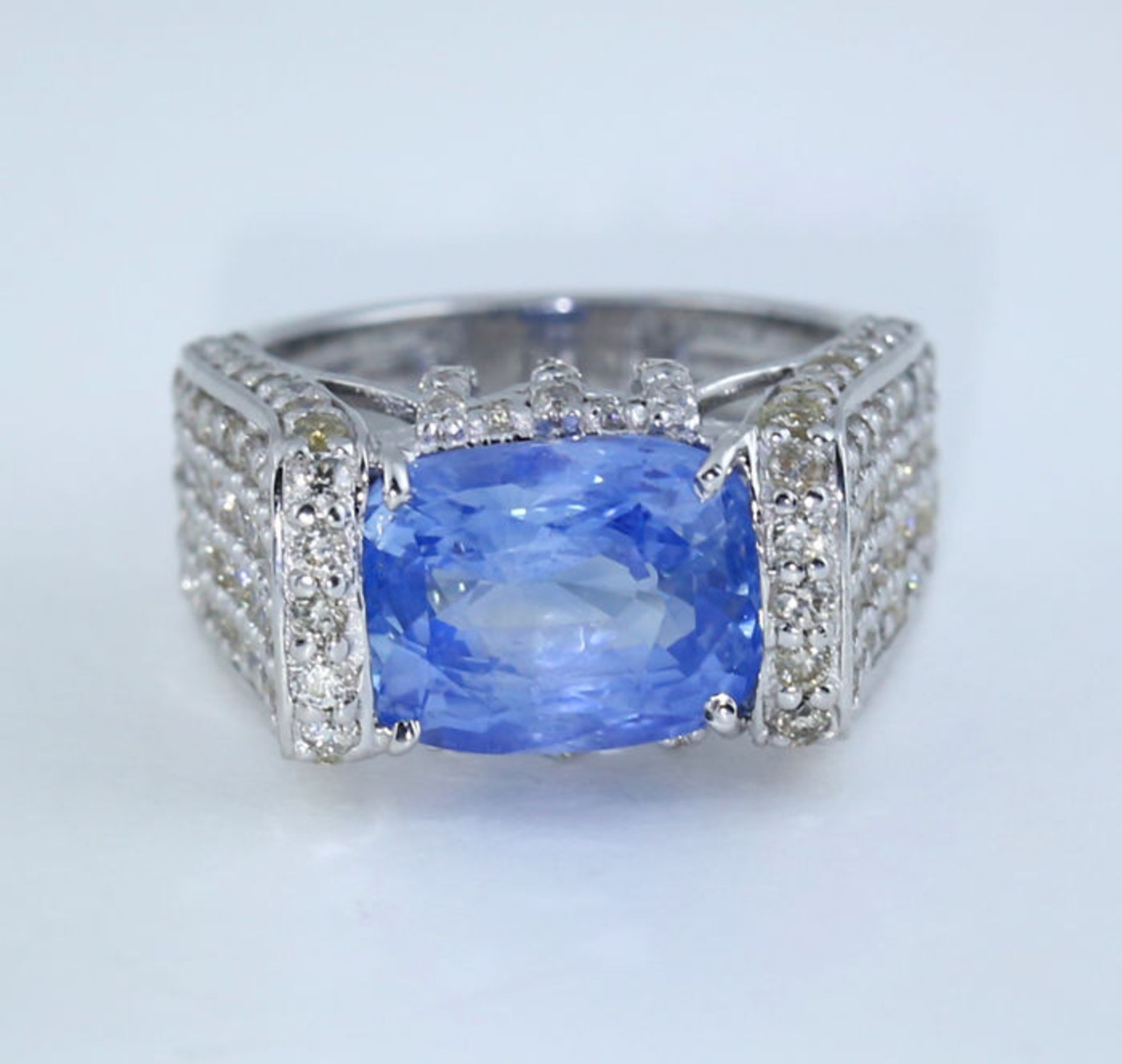 14 K / 585 White Gold Very Exclusive Designer Blue Sapphire (IGI certified) and Diamond Ring - Image 3 of 8