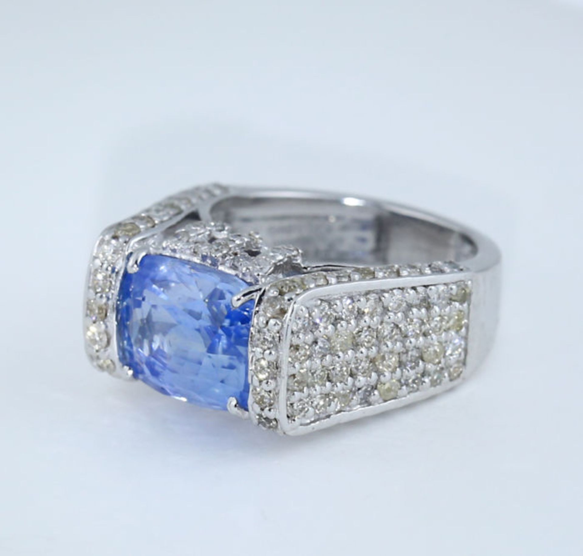 14 K / 585 White Gold Very Exclusive Designer Blue Sapphire (IGI certified) and Diamond Ring - Image 6 of 8