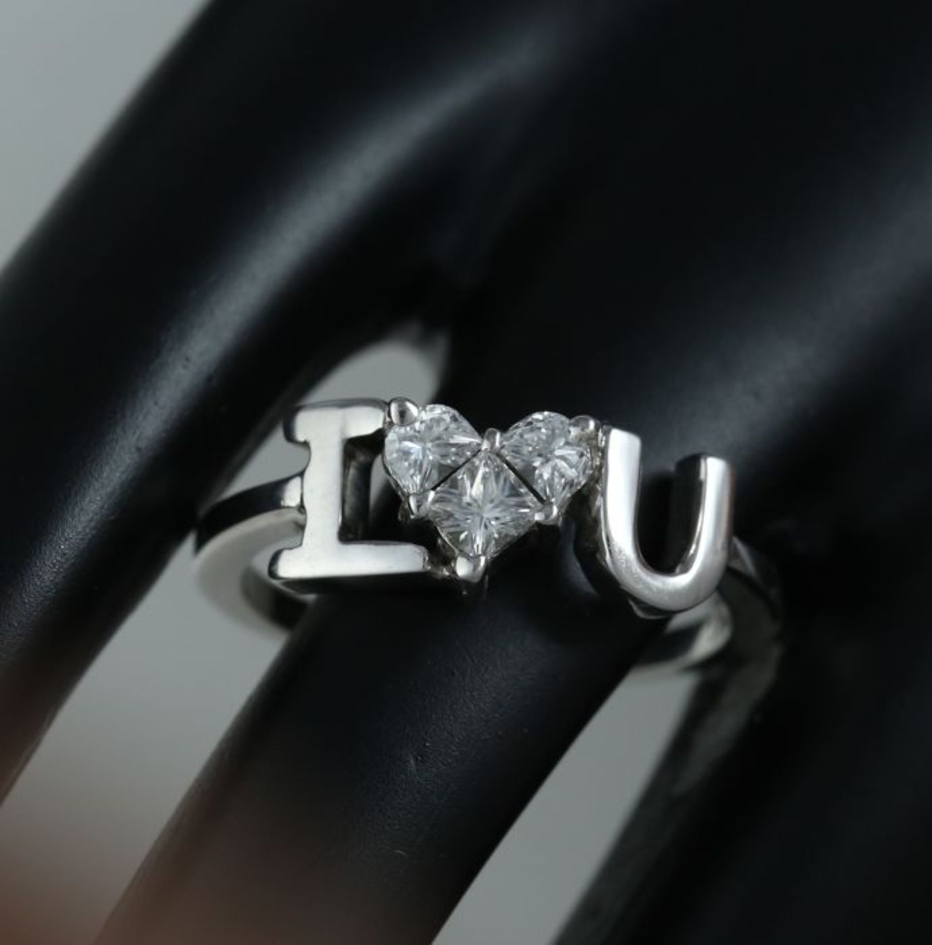 IGI Certified 14 K / 585 White Gold - I Love You Designer Diamond Ring - Image 4 of 9