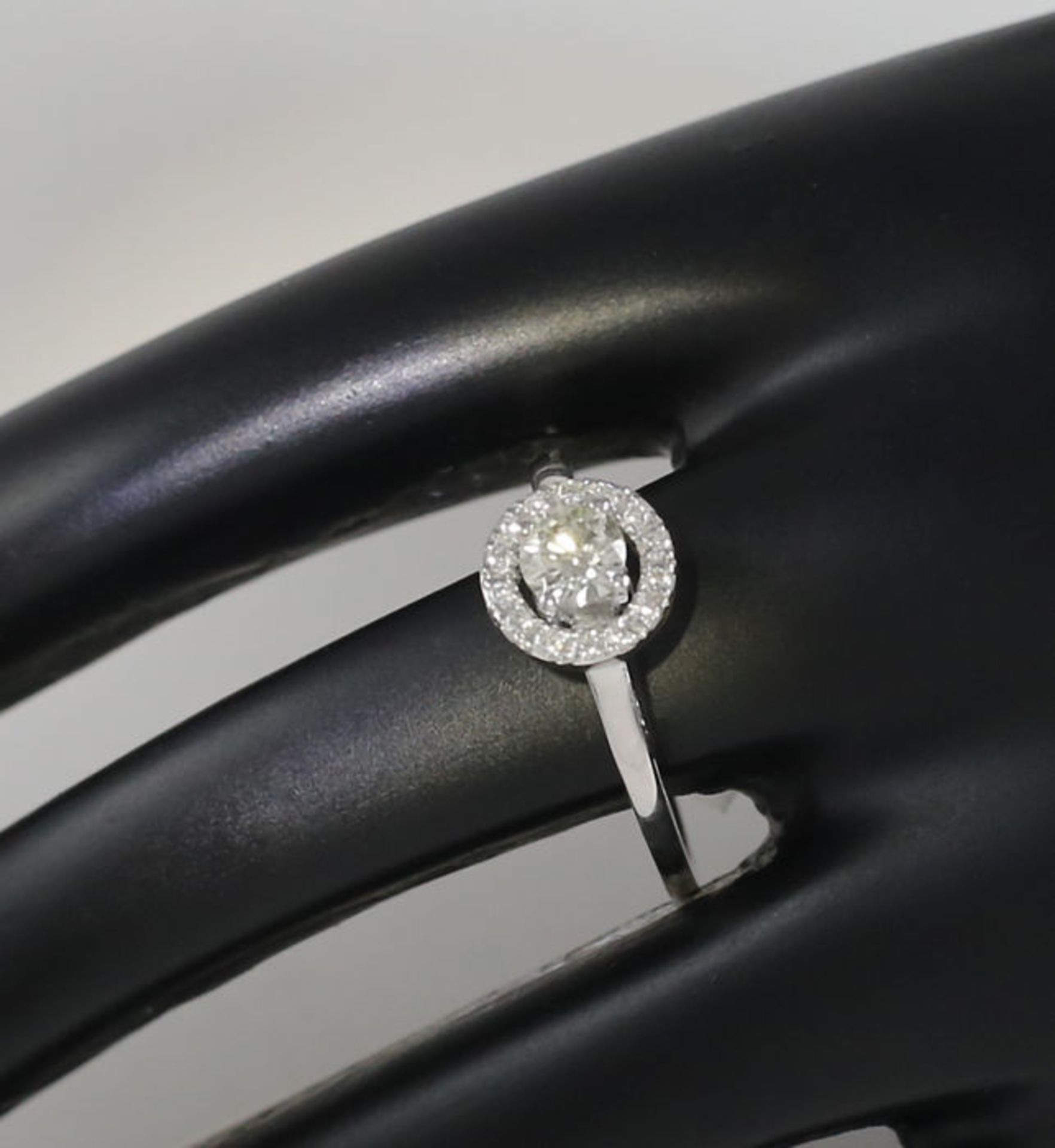 14 K / 585 White Gold Solitaire Diamond Ring - Image 3 of 7