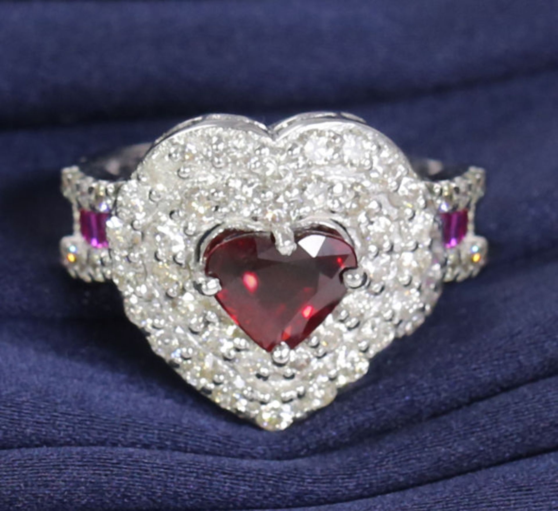 14 K / 585 White Gold Designer Royal Red Ruby (LOTUS Certified) & Diamond Ring - Image 3 of 9