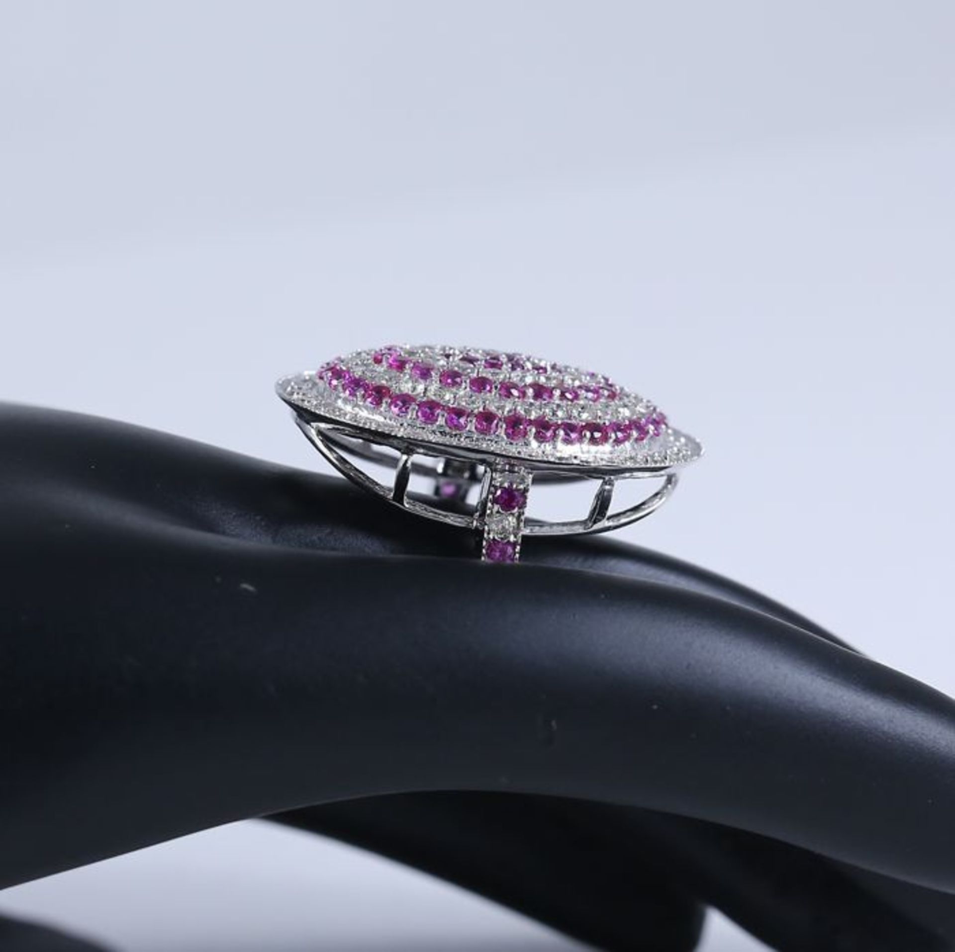 14 K / 585 Very Exclusive White Gold Diamond and Ruby Ring - Image 8 of 10