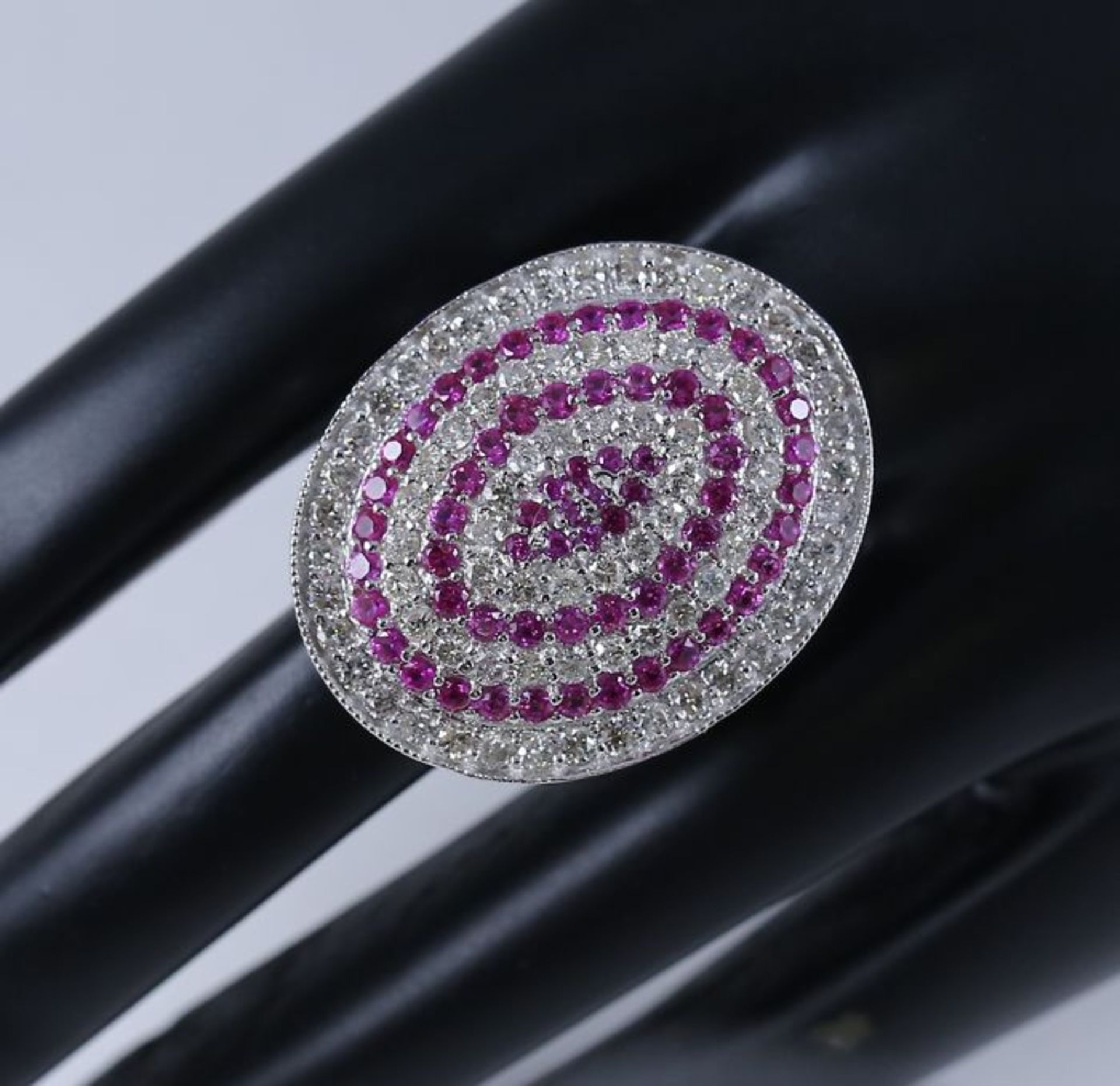 14 K / 585 Very Exclusive White Gold Diamond and Ruby Ring