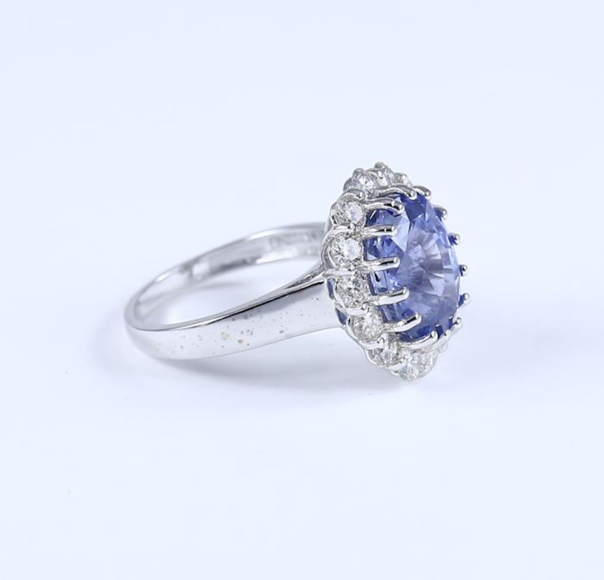 14 K / 585 White gold Designer Blue Sapphire (IGI Certified) & Diamond Ring - Image 12 of 13