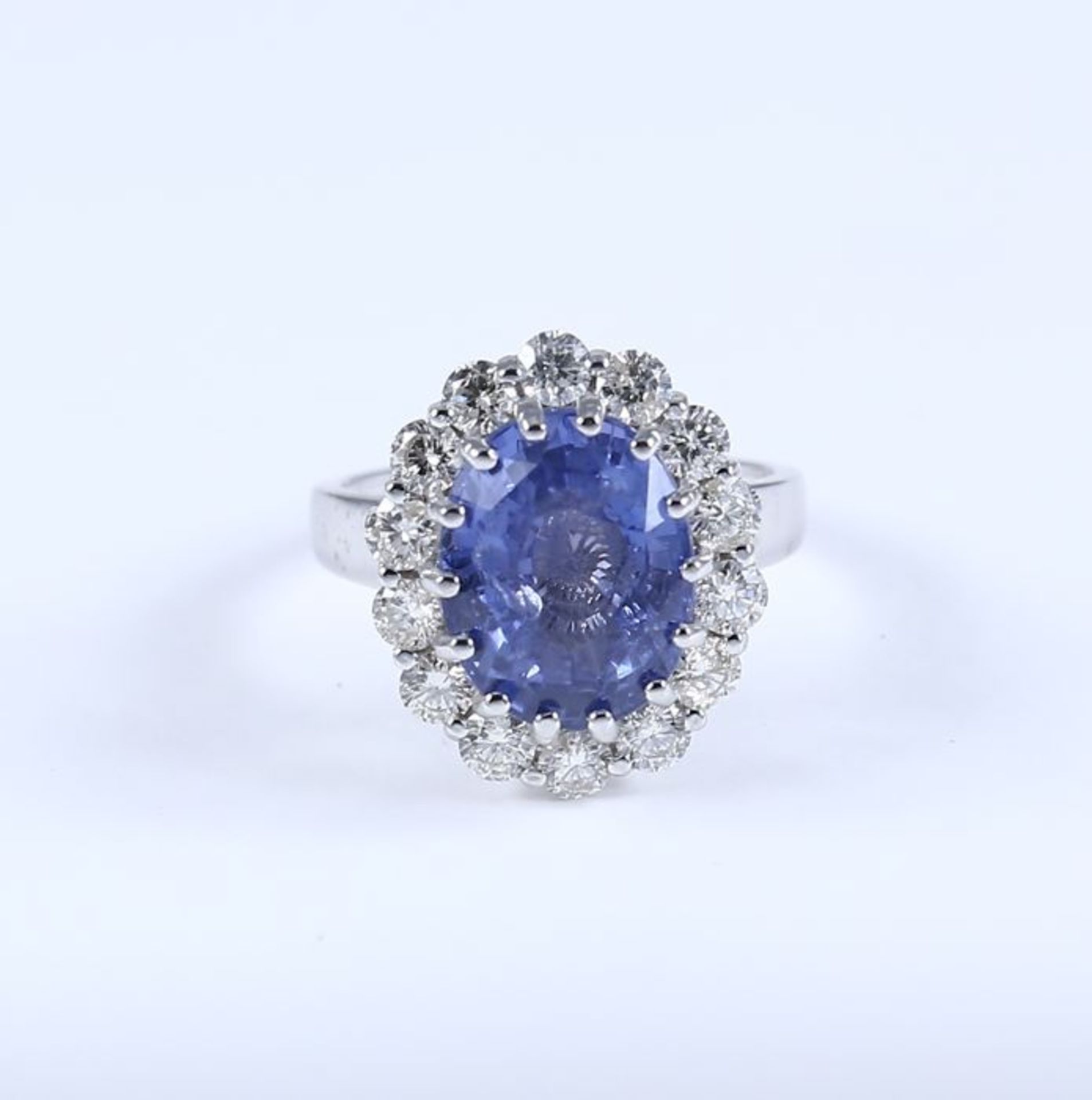 14 K / 585 White gold Designer Blue Sapphire (IGI Certified) & Diamond Ring - Image 3 of 13