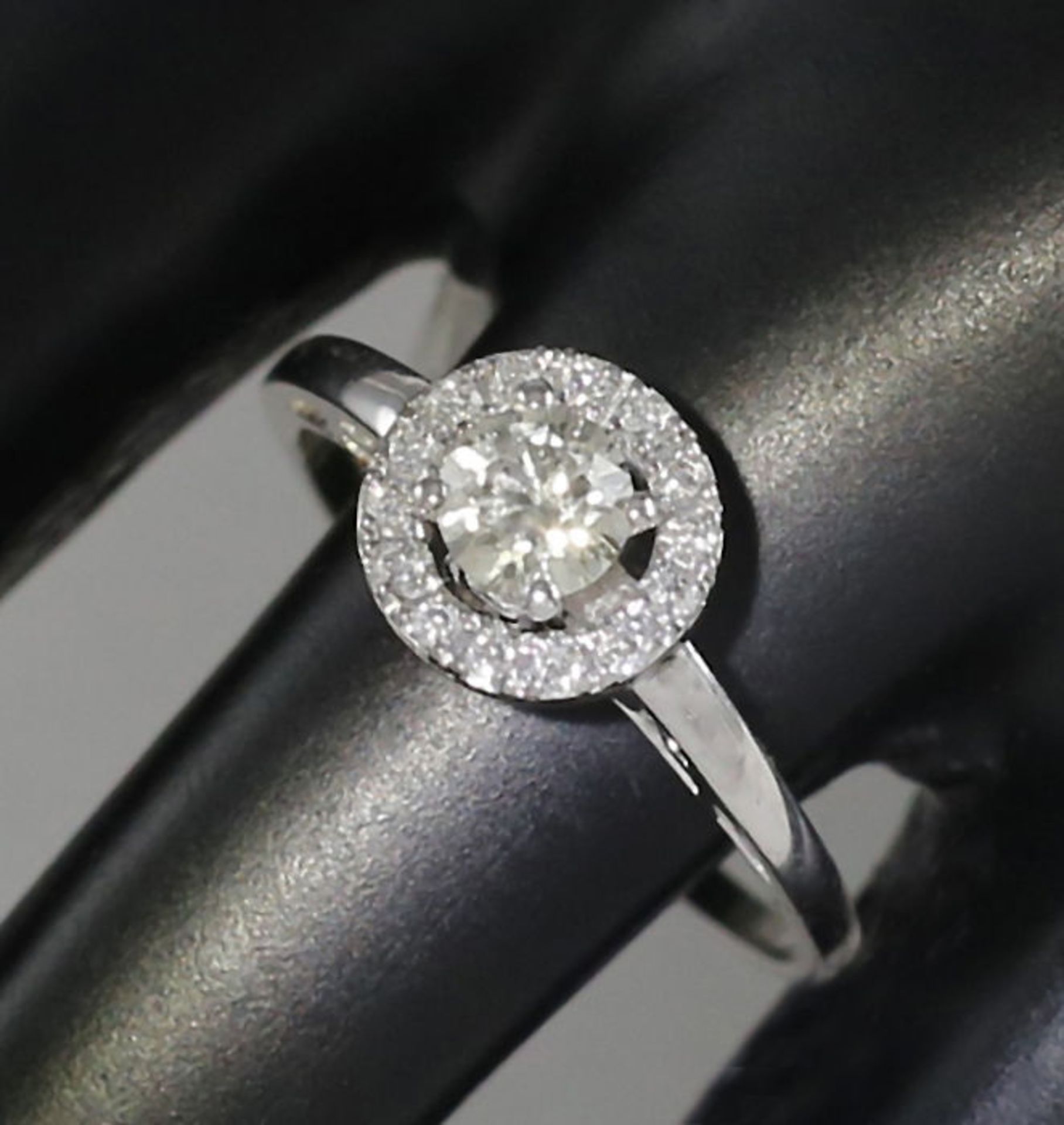 14 K / 585 White Gold Solitaire Diamond Ring