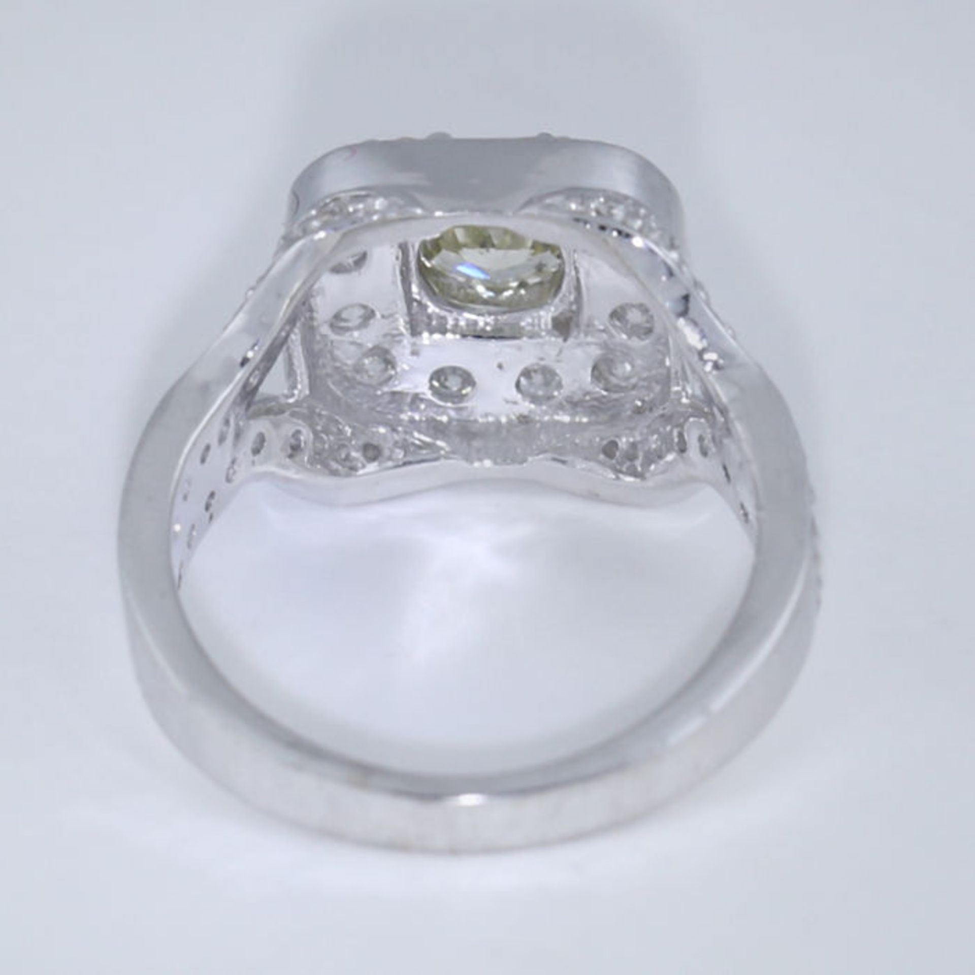 14 K / 585 White Gold Designer Solitaire Diamond (IGI Certified) Ring - Image 7 of 7