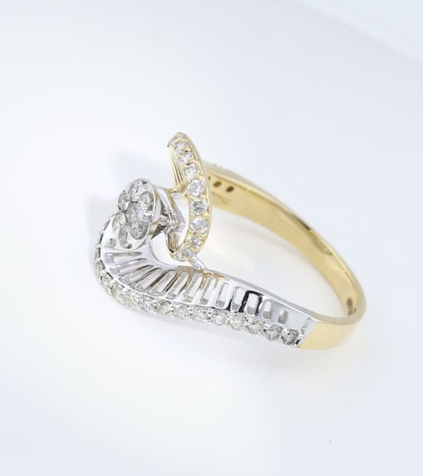 IGI Certified 18 K / 750 Yellow Gold Designer Diamond Ring - Image 7 of 10