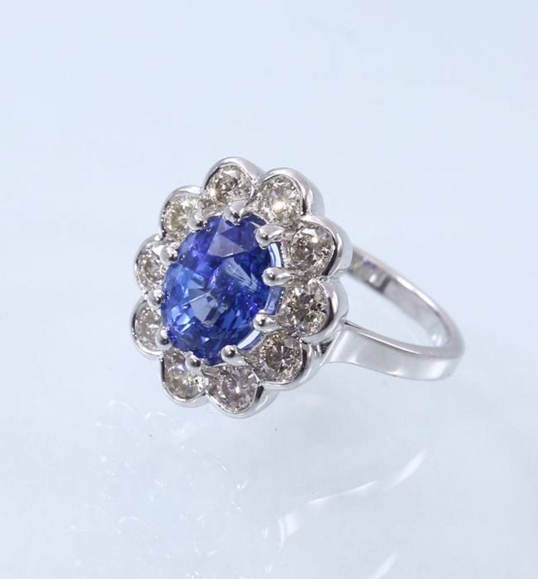14 K / 585 White Gold Blue Sapphire (IGI Certified) & Diamond Ring - Image 7 of 13