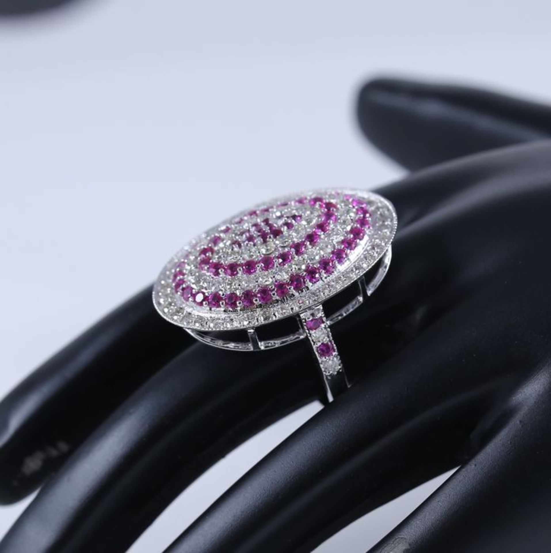 14 K / 585 Very Exclusive White Gold Diamond and Ruby Ring - Image 6 of 10