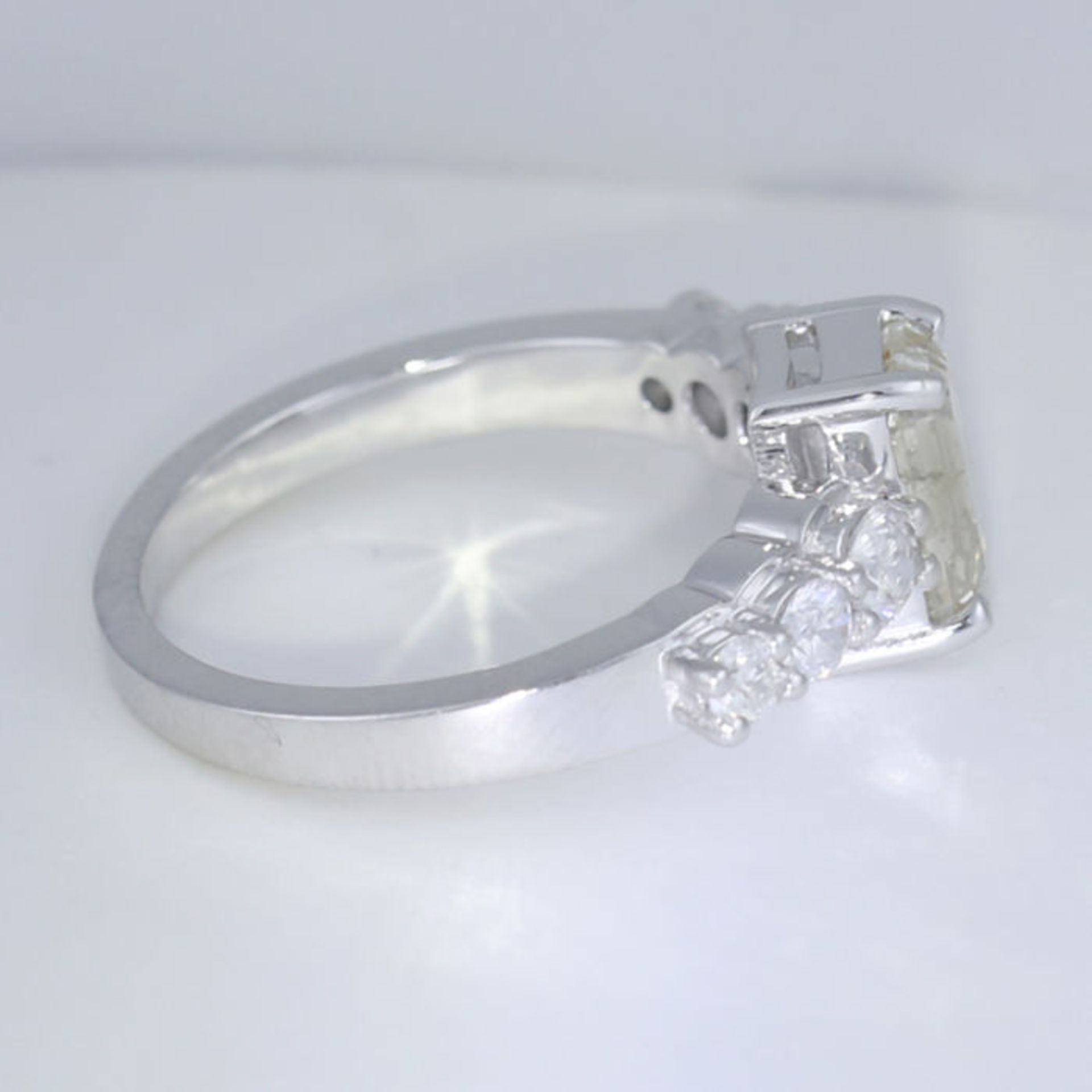 IGI Certified 14 K / 585 White Gold Designer Solitaire Diamond Ring - Image 6 of 7