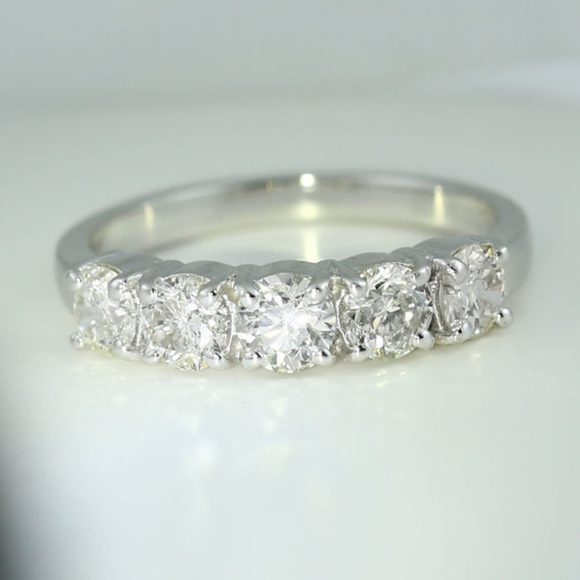 IGI Certified 14 K / 585 White Gold Solitaire Diamond Ring - Image 3 of 6