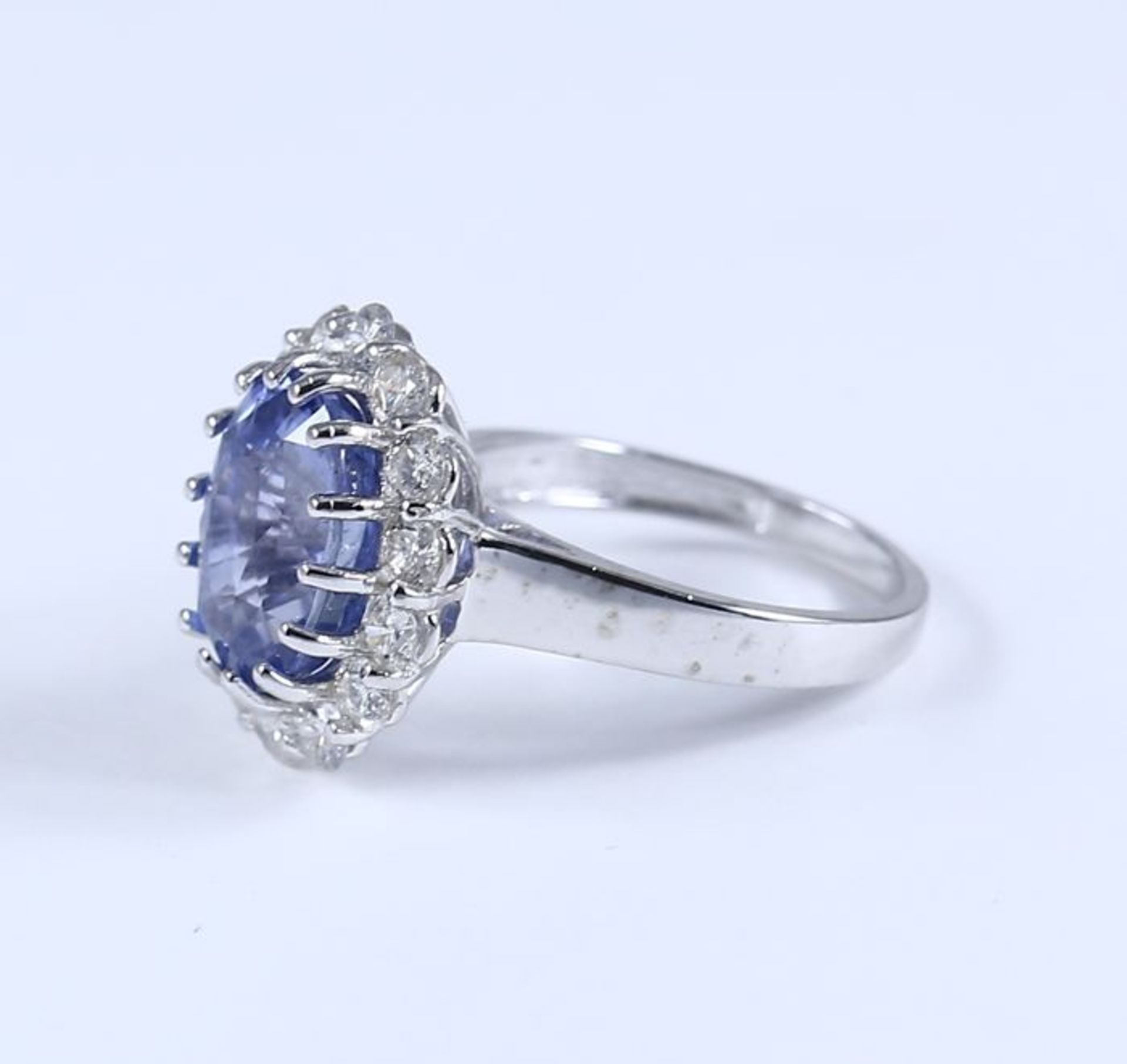 14 K / 585 White gold Designer Blue Sapphire (IGI Certified) & Diamond Ring - Image 8 of 13