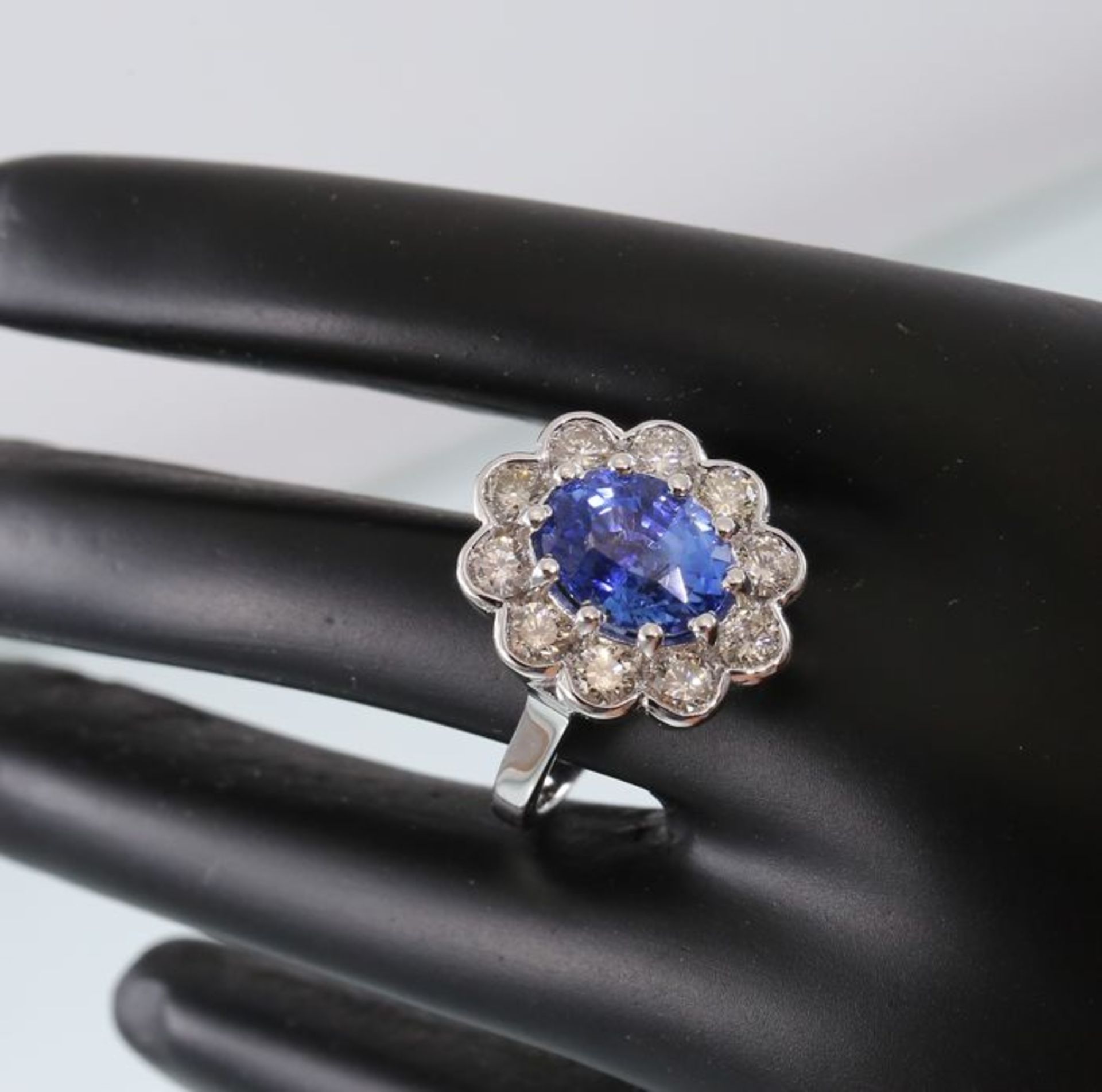 14 K / 585 White Gold Blue Sapphire (IGI Certified) & Diamond Ring - Image 11 of 13