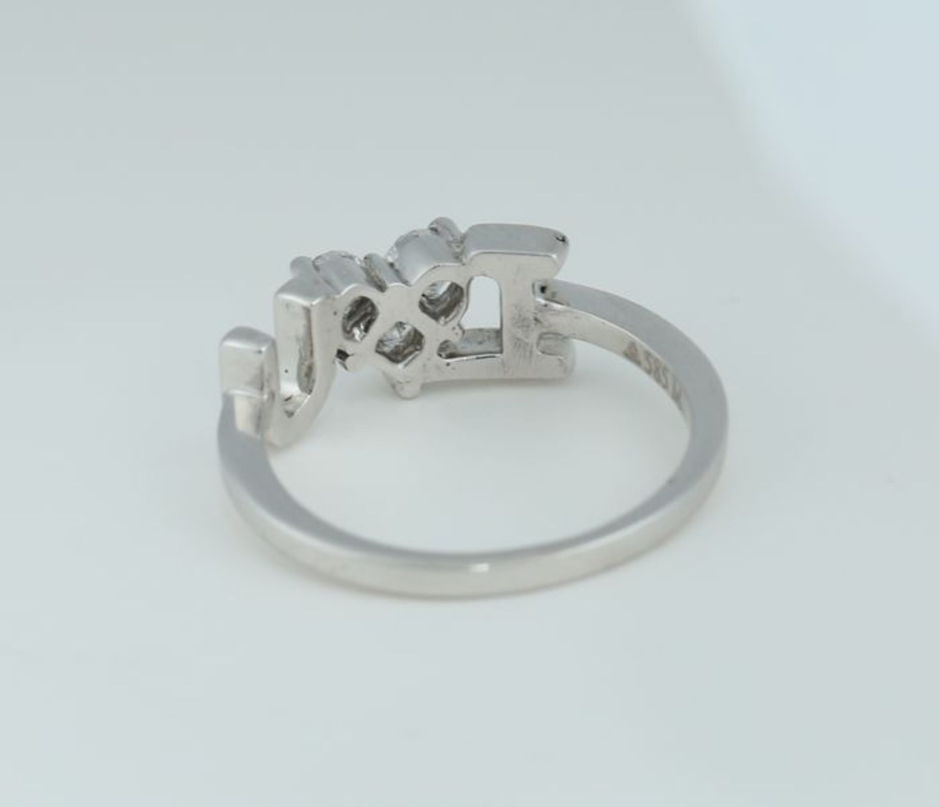 IGI Certified 14 K / 585 White Gold - I Love You Designer Diamond Ring - Image 8 of 9