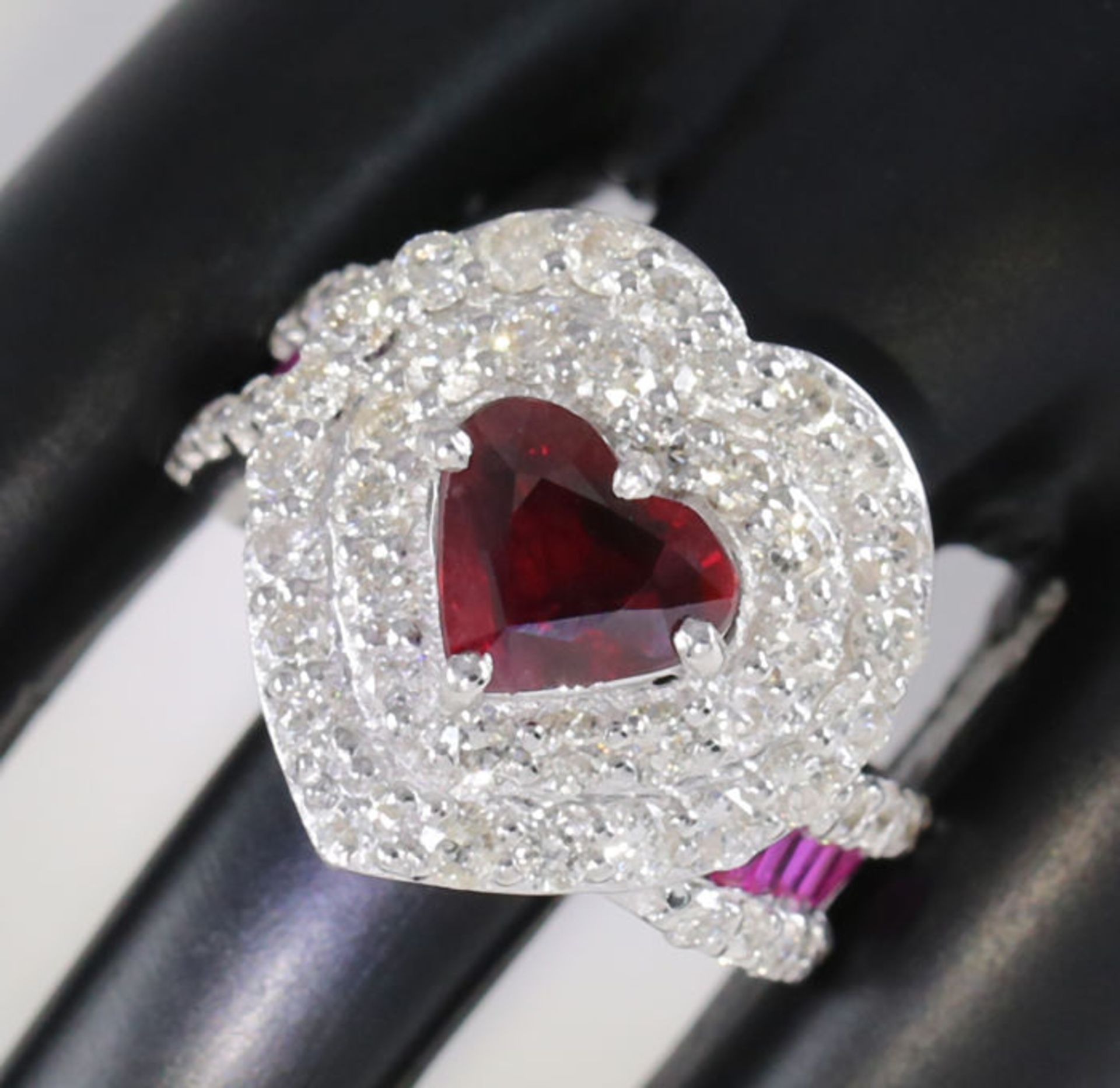 14 K / 585 White Gold Designer Royal Red Ruby (LOTUS Certified) & Diamond Ring