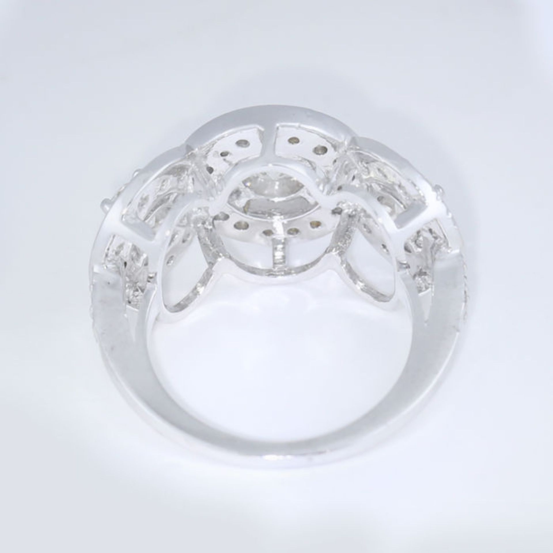 14 K / 585 Designer 3 Solitaire Diamond Ring - Image 7 of 7