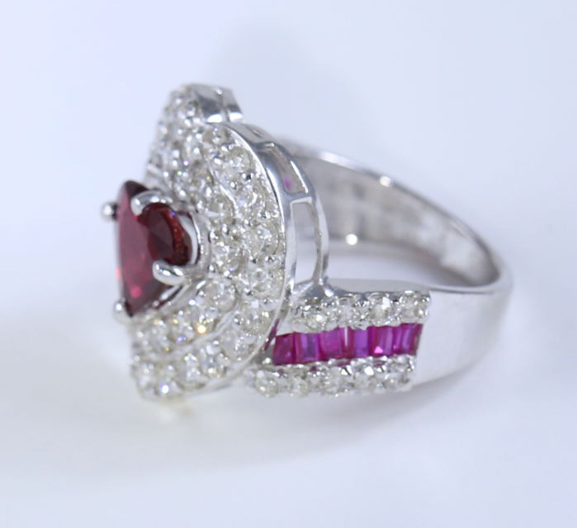 14 K / 585 White Gold Designer Royal Red Ruby (LOTUS Certified) & Diamond Ring - Image 8 of 9