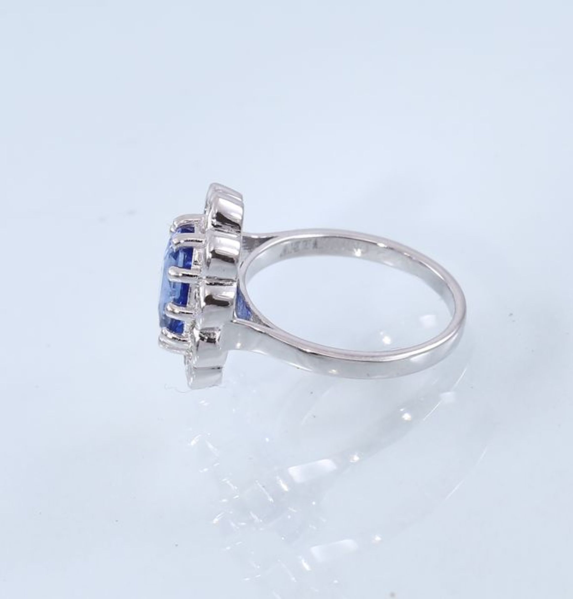 14 K / 585 White Gold Blue Sapphire (IGI Certified) & Diamond Ring - Image 12 of 13