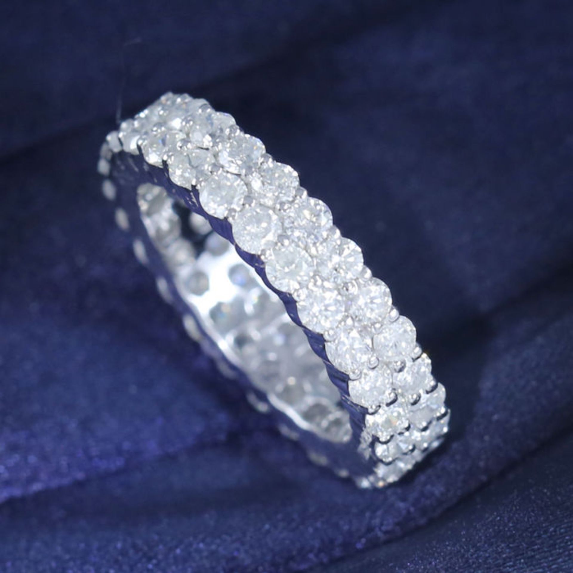 14 K / 585 White Gold Eternity Diamond Ring