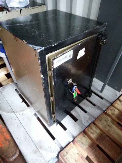 1 Dudley Safe with keys - Image 3 of 5