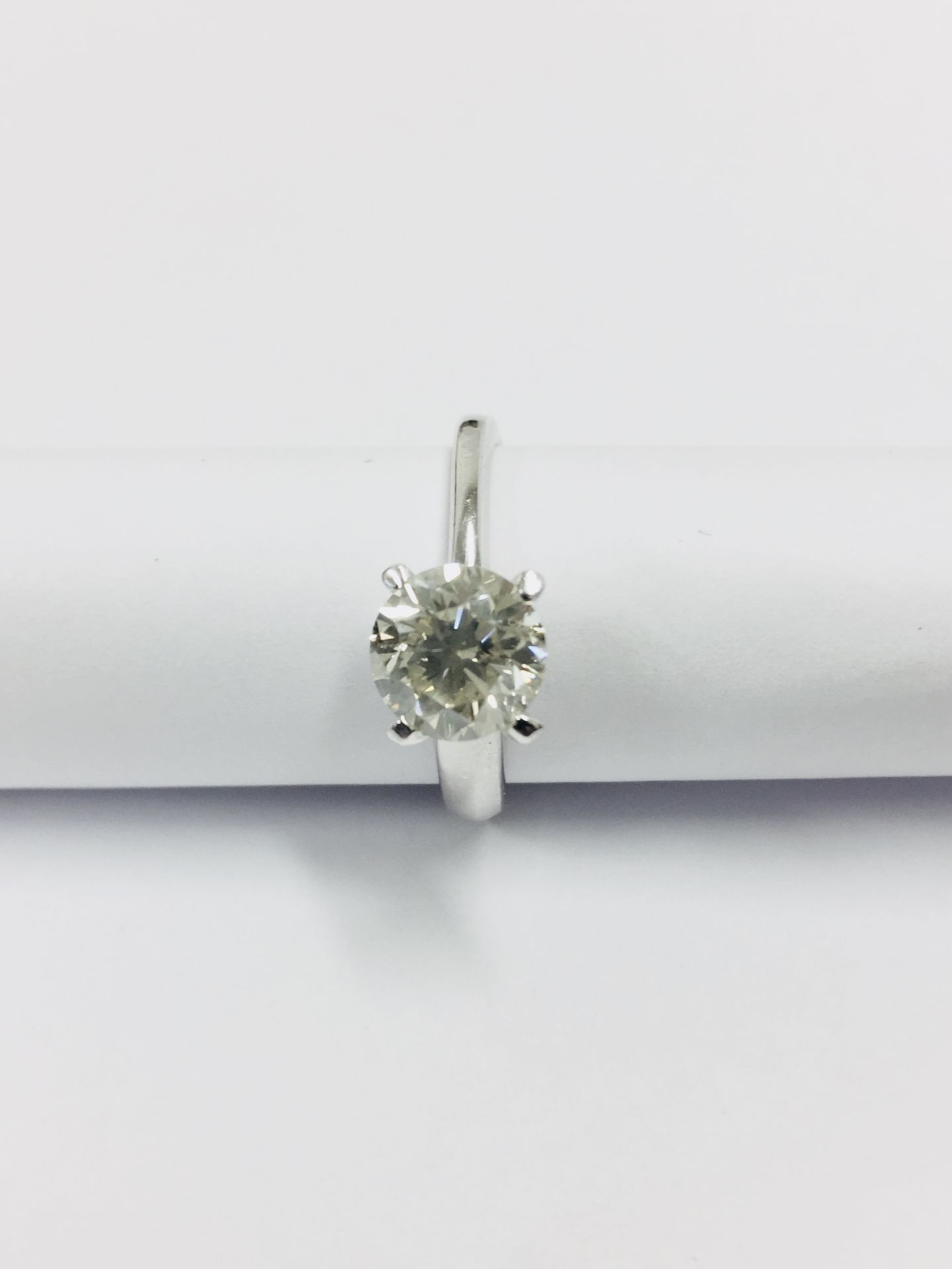 1.02 ct diamond twist solitaire ring set in platinum. 6 claw setting. Enhanced brilliant cut - Image 4 of 4
