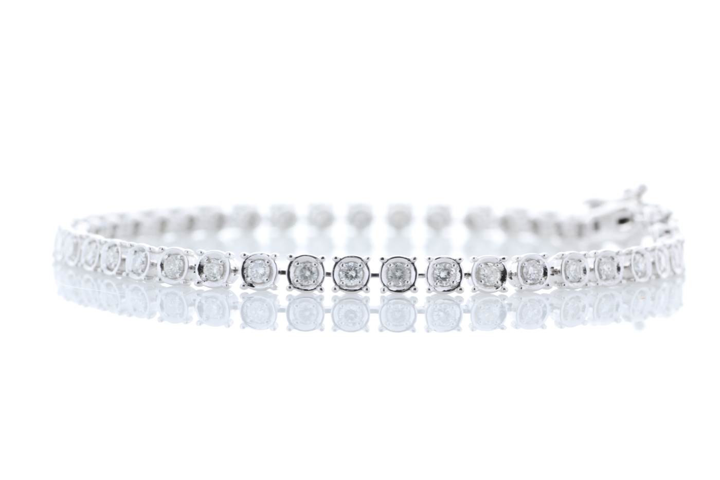 18ct White Gold Tennis Diamond Bracelet 1.48 - Image 2 of 5