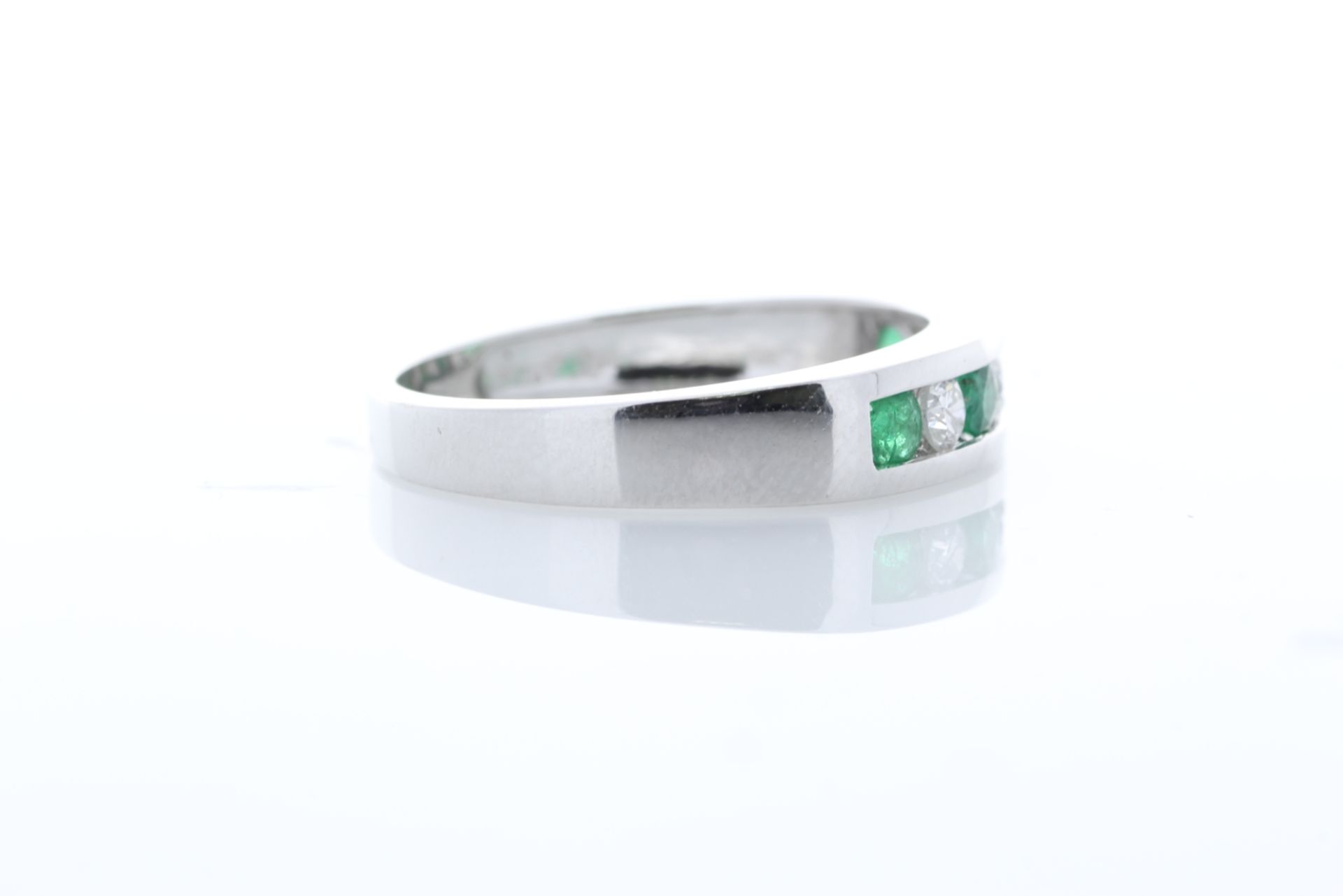 9ct White Gold Channel Set Semi Eternity Diamond And Emerald Ring 0.25 - Image 4 of 5
