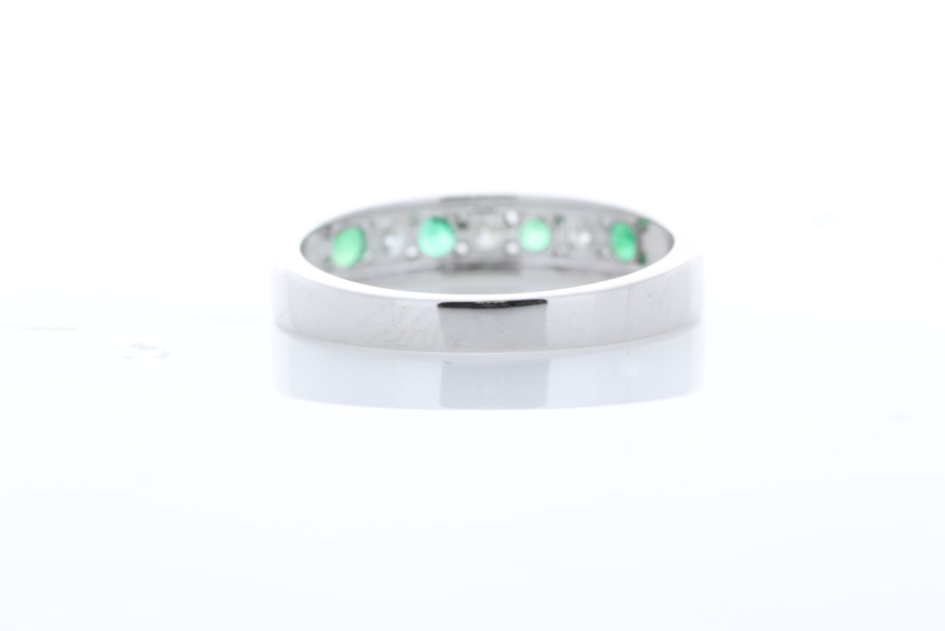 9ct White Gold Channel Set Semi Eternity Diamond And Emerald Ring 0.25 - Image 3 of 5
