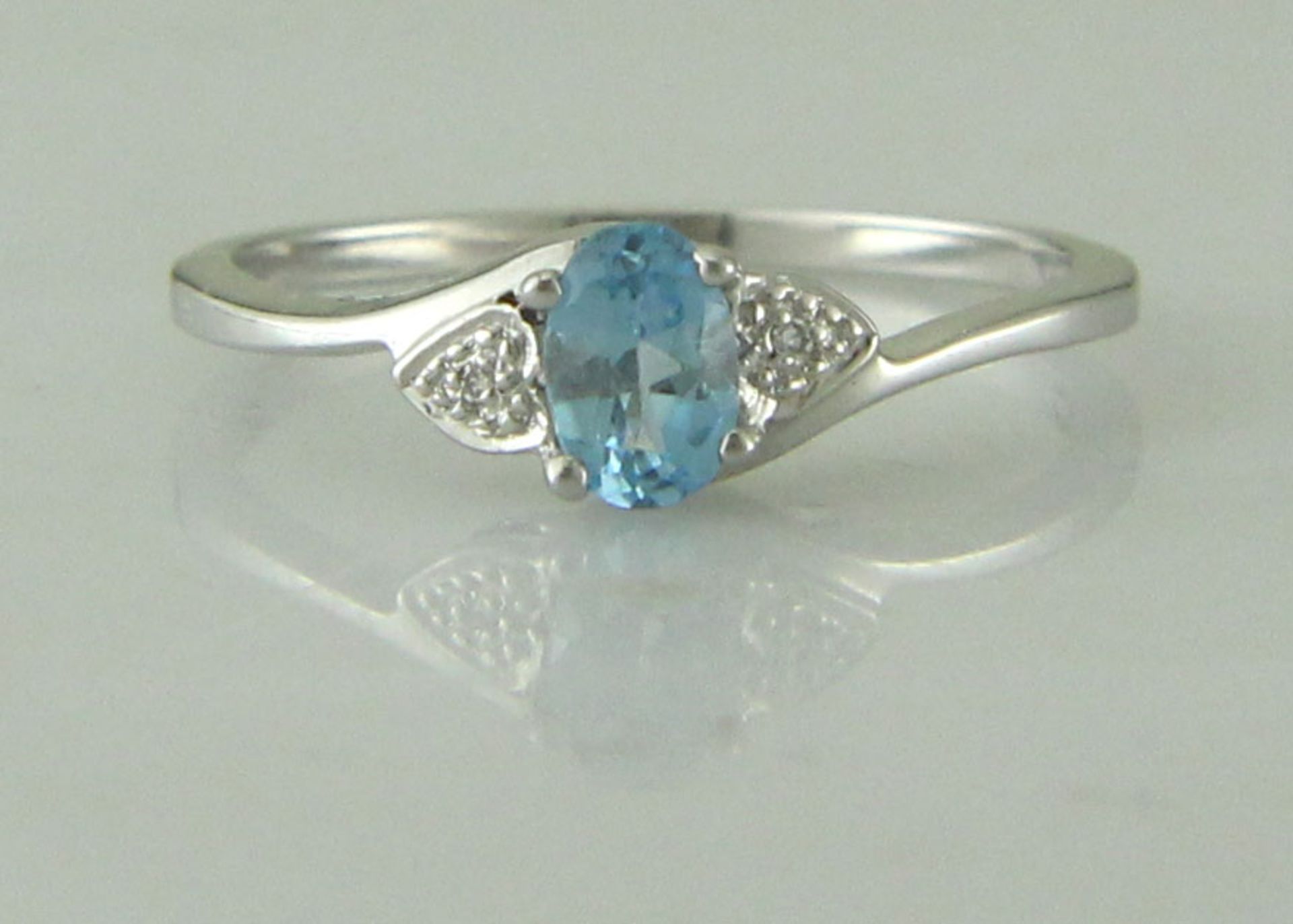 9ct White Gold Fancy Cluster Diamond Blue Topaz Ring 0.01 - Image 5 of 6