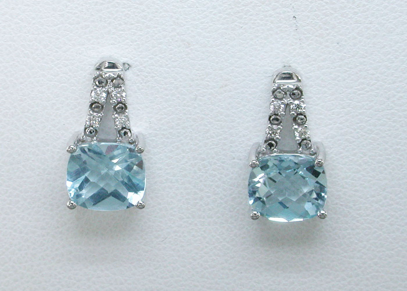 9ct White Gold Diamond And Blue Topaz Earring 0.05 - Image 6 of 8