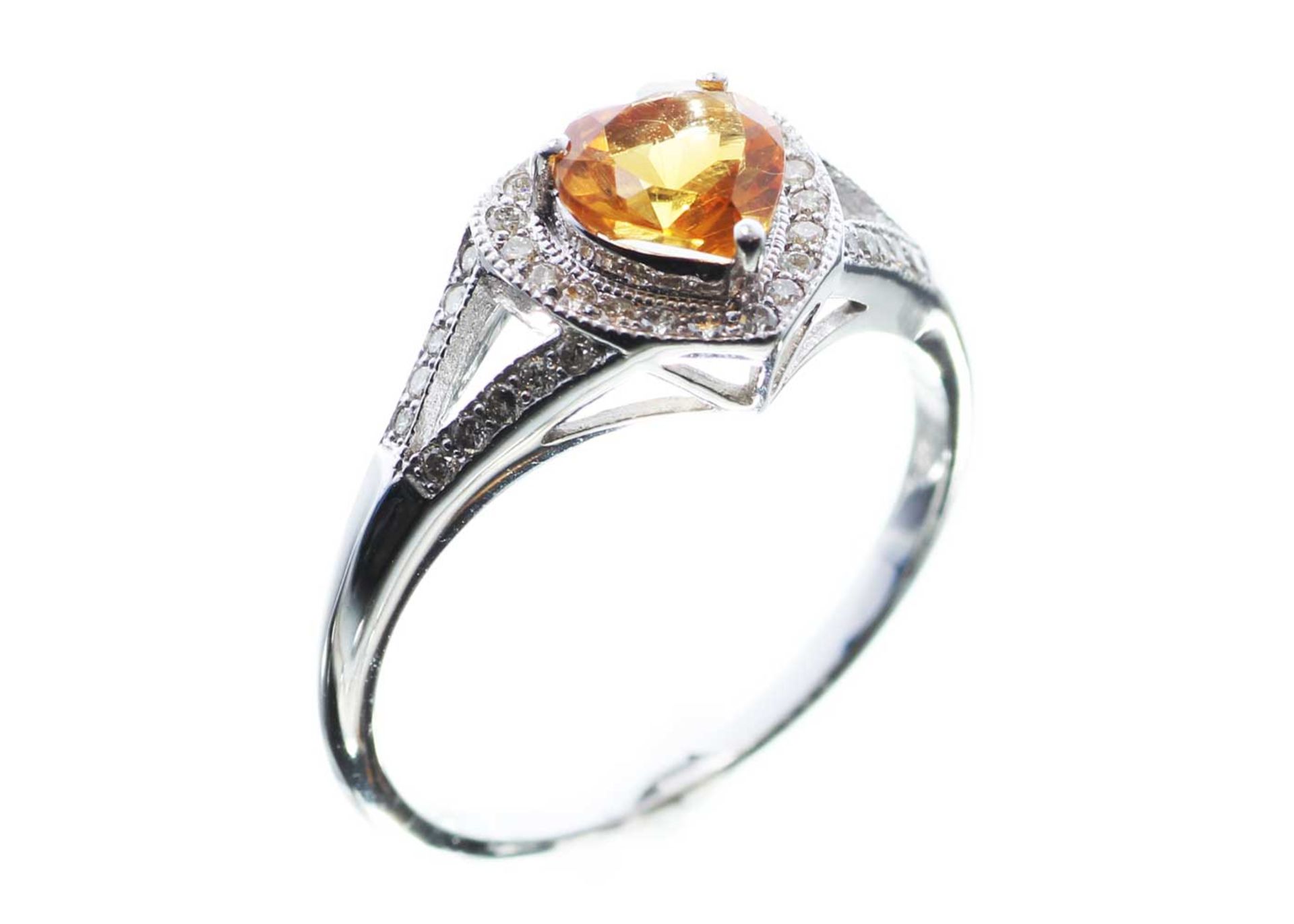 9ct White Gold Heart Shape Citrine Diamond Ring 0.20 - Image 2 of 5